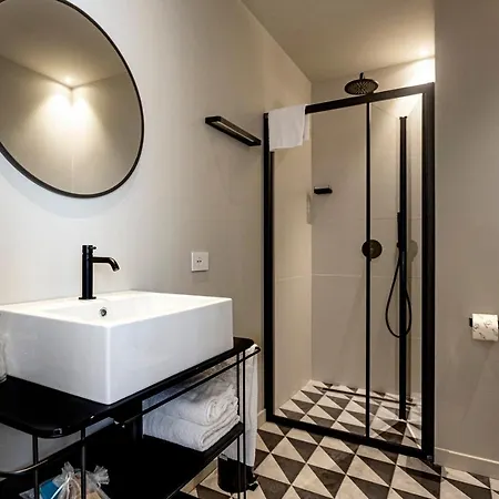 בית הארחה Apollo 4*