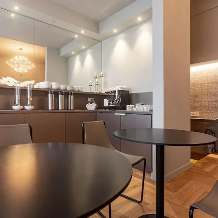 בית הארחה Apollo 4*