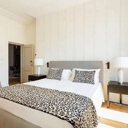 Apollo 4* Συρακούσες